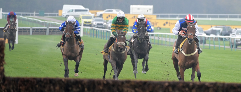 Right is THE JUKEBOX MAN with Ben Jones wins Betfair Exchange Graduation Chase at Haydock 22-11-25. Photo by Martin Lynch / racingfotos.com