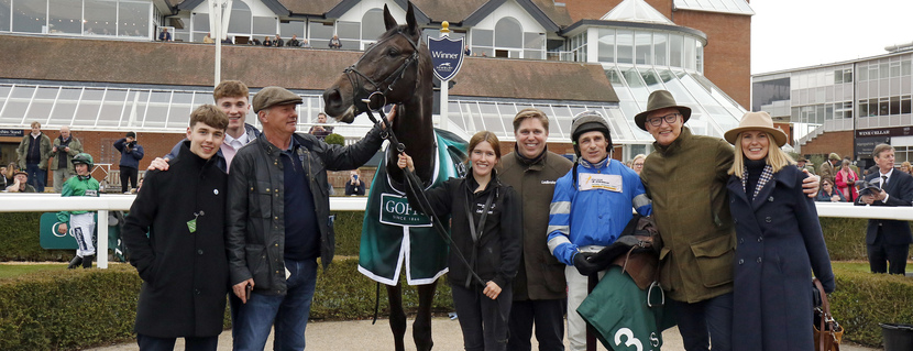 KADASTRAL (Harry Skelton) winner of The Goffs Hundred Grand Bumper Newbury 22 Mar 2025 - Pic Steven Cargill / Racingfotos.com